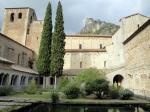 Sant Guillem del Desert<br>Claustre de l'església abadicial: Bona part d'aquest també patí les agressions de les guerres de religió del s.XVII, l'expol·liació i venda dels grups i elements escultòrics a l'estranger, sobretot a Nova York, on hi ha a <em>The Cloisters</em> una part del segon claustre. Autor: Jordi Bibià Sant Guillem del Desert<br>Claustre de l'església abadicial: Bona part d'aquest també patí les agressions de les guerres de religió del s.XVII, l'expol·liació i venda dels grups i elements escultòrics a l'estranger, sobretot a Nova York, on hi ha a <em>The Cloisters</em> una part del segon claustre. Autor: Jordi Bibià