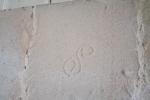 Iconografia i simbologia I<br>Agramunt. Santa Maria de. A la Noguera: <strong>Espiral doble</strong> observada en una de les columnes de l'església de Santa Maria d'Agramunt. El temple és ple de marques. Aquesta també sembla ser associada a les aigües, i se li ha atorgat un origen danubià, el qual s’expandí a la resta de cultures del nord i sud d’Europa, i cap a l’Extrem Orient, tot passant per Àsia. Se la relaciona estretament amb el símbol del Yang yin. És un element de transició, evolució, transformació i regeneració superior. Autor: Jordi Bibià Iconografia i simbologia I<br>Agramunt. Santa Maria de. A la Noguera: <strong>Espiral doble</strong> observada en una de les columnes de l'església de Santa Maria d'Agramunt. El temple és ple de marques. Aquesta també sembla ser associada a les aigües, i se li ha atorgat un origen danubià, el qual s’expandí a la resta de cultures del nord i sud d’Europa, i cap a l’Extrem Orient, tot passant per Àsia. Se la relaciona estretament amb el símbol del Yang yin. És un element de transició, evolució, transformació i regeneració superior. Autor: Jordi Bibià