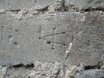 Marques de picapedrer<br>Església de Santa Maria de Cubells: Marca freqüent localitzada en un dels murs de l'església de Santa Maria de Cubells Autor: Jordi Bibià Marques de picapedrer<br>Església de Santa Maria de Cubells: Marca freqüent localitzada en un dels murs de l'església de Santa Maria de Cubells Autor: Jordi BibiÃ