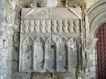Escuts de llinatges, poblacions i institucions<br>Seu Vella de Lleida: Ossari dels Montcada localitzat al claustre de la Seu Vella de Lleida Autor: Jordi Bibià Escuts de llinatges, poblacions i institucions<br>Seu Vella de Lleida: Ossari dels Montcada localitzat al claustre de la Seu Vella de Lleida Autor: Jordi BibiÃ