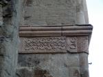 Iconografia i simbologia II<br> Cubells (La Noguera): Sèrie d'ocells inserits en diferents postures dintre de cercles espiralitzats. A la porta d'ingrés de Santa Maria de Cubells. A la banda dreta i exterior, traceries de motius geomètrics, d'influència també oriental Autor: Jordi Bibià Iconografia i simbologia II<br> Cubells (La Noguera): Sèrie d'ocells inserits en diferents postures dintre de cercles espiralitzats. A la porta d'ingrés de Santa Maria de Cubells. A la banda dreta i exterior, traceries de motius geomètrics, d'influència també oriental Autor: Jordi Bibià