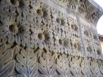 Iconografia i simbologia II<br> Catedral d'Elna (Rosselló): Capitell bellament esculpit i amb una simetria perfecta a base de rics motius vegetals Autor: Jordi Bibià Iconografia i simbologia II<br> Catedral d'Elna (Rosselló): Capitell bellament esculpit i amb una simetria perfecta a base de rics motius vegetals Autor: Jordi Bibià