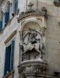 Iconografia i simbologia II<br>Barcelona: Sant Jaume, un dels apòstols que segons la tradició vingué a Hispània. Sant i símbol màxim de pel·legrinació. Imatge del sant a la plaça que porta el seu nom a Barcelona. Autor: Jordi Bibià Iconografia i simbologia II<br>Barcelona: Sant Jaume, un dels apòstols que segons la tradició vingué a Hispània. Sant i símbol màxim de pel·legrinació. Imatge del sant a la plaça que porta el seu nom a Barcelona. Autor: Jordi Bibià