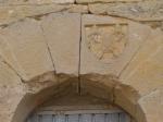 Iconografia i simbologia I<br>La Floresta: <strong>Àliga bicèfal·la</strong> en un escut esculpit en una de les dovelles del castell o casa forta. Aquest símbol fa al·lusió a tot l'univers de components dobles, i en aquest cas, el dret de donar i de prendre la vida. Autor: Jordi Bibià Iconografia i simbologia I<br>La Floresta: <strong>Àliga bicèfal·la</strong> en un escut esculpit en una de les dovelles del castell o casa forta. Aquest símbol fa al·lusió a tot l'univers de components dobles, i en aquest cas, el dret de donar i de prendre la vida. Autor: Jordi Bibià