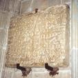 Esteles funeràries i lloses sepulcrals<br>Carcassona. Església de Sant Nasari: Llosa de tipus històric, sobre la presa de Carcassona pels croats Autor: Jordi Bibià Esteles funeràries i lloses sepulcrals<br>Carcassona. Església de Sant Nasari: Llosa de tipus històric, sobre la presa de Carcassona pels croats Autor: Jordi Bibià