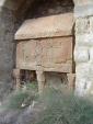 Tipologia de creus II<br>Lloberola (Biosca): Als extrems del frontal, i a la part superior veiem els escuts dels Montcada. Al mig, <strong>una derivació de la creu d'OC</strong>. L'erosió és imminent! Un altre exemple de la desídia institucional vers el nostre patrimoni. Lamentablement, estan en un estat de degradació galopant. La MANCA D'INTERÈS per a protegir el conjunt, ni que sigui mitjançant un vidre, és INEXISTENT. Autor: Jordi Bibia Tipologia de creus II<br>Lloberola (Biosca): Als extrems del frontal, i a la part superior veiem els escuts dels Montcada. Al mig, <strong>una derivació de la creu d'OC</strong>. L'erosió és imminent! Un altre exemple de la desídia institucional vers el nostre patrimoni. Lamentablement, estan en un estat de degradació galopant. La MANCA D'INTERÈS per a protegir el conjunt, ni que sigui mitjançant un vidre, és INEXISTENT. Autor: Jordi Bibia