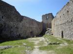 Montsegur<br> Pati d'armes i al fons, la torre del castell. Autor: Jordi Bibià Montsegur<br> Pati d'armes i al fons, la torre del castell. Autor: Jordi Bibià
