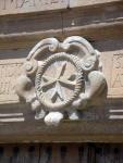 Tipologia de creus II<br>Santuari de Pinós (Solsonès): Creu de Malta a Pinós. Localitzable a la porta d'accés de l'antiga casa d'aquesta orde. Autor: Jordi Bibià Tipologia de creus II<br>Santuari de Pinós (Solsonès): Creu de Malta a Pinós. Localitzable a la porta d'accés de l'antiga casa d'aquesta orde. Autor: Jordi Bibià