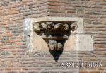 Tolosa del Llenguadoc<br> Detall escultòric inserit sense cap problema en la cantonada de la casa de l'actual museu d'arqueologia- Autor: Jordi Bibià Tolosa del Llenguadoc<br> Detall escultòric inserit sense cap problema en la cantonada de la casa de l'actual museu d'arqueologia- Autor: Jordi BibiÃ