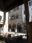 Cordes<br>Cordes.: Magnífica plaça porxada i a la dreta, el pou de 113m on acabaren 3 inquisidors. Autor: Jordi Bibià Cordes<br>Cordes.: Magnífica plaça porxada i a la dreta, el pou de 113m on acabaren 3 inquisidors. Autor: Jordi Bibià