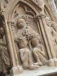 Iconografia i simbologia I<br>Façana de la catedral de Tarragona.: Adam i Eva a l'Arbre del paradís sota la protecció de Déu. Autor: Jordi Bibià Balada Iconografia i simbologia I<br>Façana de la catedral de Tarragona.: Adam i Eva a l'Arbre del paradís sota la protecció de Déu. Autor: Jordi Bibià Balada