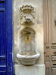 Escuts de llinatges, poblacions i institucions<br>Carrer Major de Cervera.: L'herà ldica de Cervera present en una font. Autor: Jordi Bibià Balada Escuts de llinatges, poblacions i institucions<br>Carrer Major de Cervera.: L'herà ldica de Cervera present en una font. Autor: Jordi Bibià Balada