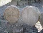 Les esteles funeràries discoïdals de Sanaüja<br>: Creu de Malta. Autor: Jordi Les esteles funeràries discoïdals de Sanaüja<br>: Creu de Malta. Autor: Jordi