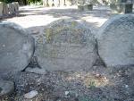 Les esteles funeràries discoïdals de Sanaüja<br>: Cre de doble braç o creu de Caravaca. Aquesta fou introduïda pels templers- Autor: Jordi Bibi Les esteles funeràries discoïdals de Sanaüja<br>: Cre de doble braç o creu de Caravaca. Aquesta fou introduïda pels templers- Autor: Jordi Bibi