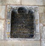 Escuts de llinatges, poblacions i institucions<br>Claustre de la catedral de Tortosa.: Escultura funerà ria d'un Barbarà . Al marc són visibles sis escuts. Autor: Jordi Bibià Escuts de llinatges, poblacions i institucions<br>Claustre de la catedral de Tortosa.: Escultura funerà ria d'un Barbarà . Al marc són visibles sis escuts. Autor: Jordi BibiÃ