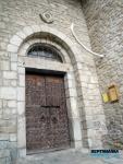 Curiositats i informacions<br>Prats de Molló: Costella de balena a l'entrada de l'església. Autor: Jordi Bibià Curiositats i informacions<br>Prats de Molló: Costella de balena a l'entrada de l'església. Autor: Jordi Bibià