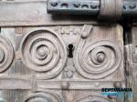 Iconografia i simbologia II<br>Prats de Molló.: Els recorrents espeirals en el ferro de la porta de l'església. Autor: Jordi Bibià Iconografia i simbologia II<br>Prats de Molló.: Els recorrents espeirals en el ferro de la porta de l'església. Autor: Jordi Bibià