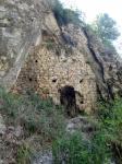 La cova de Betlem<br>: L'entrada de la cova de Betlem fortificada. Autor: Jordi Bibià La cova de Betlem<br>: L'entrada de la cova de Betlem fortificada. Autor: Jordi Bibià