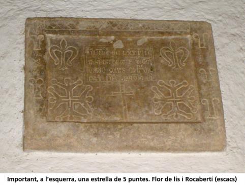 13.11.2008 Llosa sepulcral localitzada a la col·lecció del claustre del Carme de Peralada. Es caracteritza per tenir una gran varietat iconogràfica i, personalment, una de les més maques que he vist fins ara. Podem observar, tot i que molt esquemàticament, la flor de lis, la torre dels Rocabertí, la creu d'OC o dels Llupià, estrelles de 5 puntes i una discreta creu.            Claustre de l'església del Carme de Peralada. Alt Empordà -  Jordi Bibià