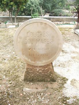 20.7.2008 L'ús de les esteles funeràries discoïdals encara ha estat habitual, sobretot en els llogarrets aïllats com és el cas de les Omedes  Les Omedes. La Noguera -  Jordi Bibià