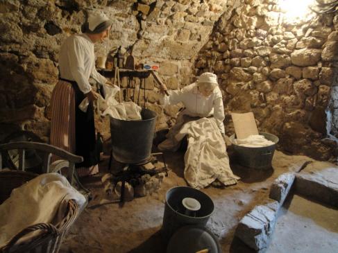 5.10.2009 La gent de Montpeller portava a rentar, la roba a Sant Guilhem per primavera, ja que a la ciutat, l'aigua escassejava. Tot i els 45 kms de distància!            Village d'antan -  Jordi Bibià