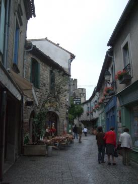 26.3.2008 Tot i la pluja, els turistes japonesos són imbatibles!            Carcassona   -  Jordi Bibià