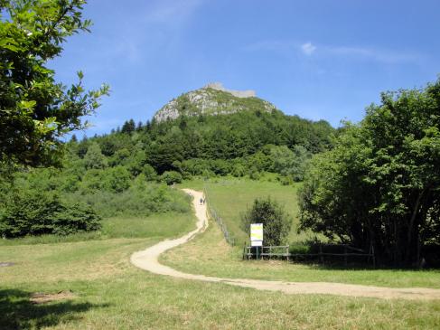 13.6.2008 Vista del castell des del Prat dels Cremats.            Montsegur -  Jordi Bibià