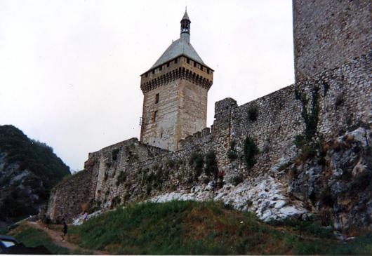 1.2.2011 Vista d'una de les tres torres del castell de Foix  Foix -  Jordi Bibià