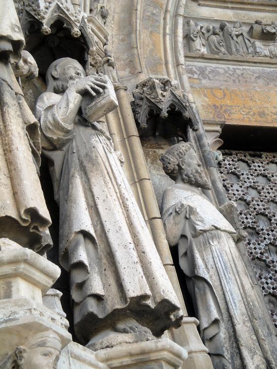 19.6.2012 Part dels grup escultóric de la Basílica de Santa Maria  Morella -  Jordi Bibià