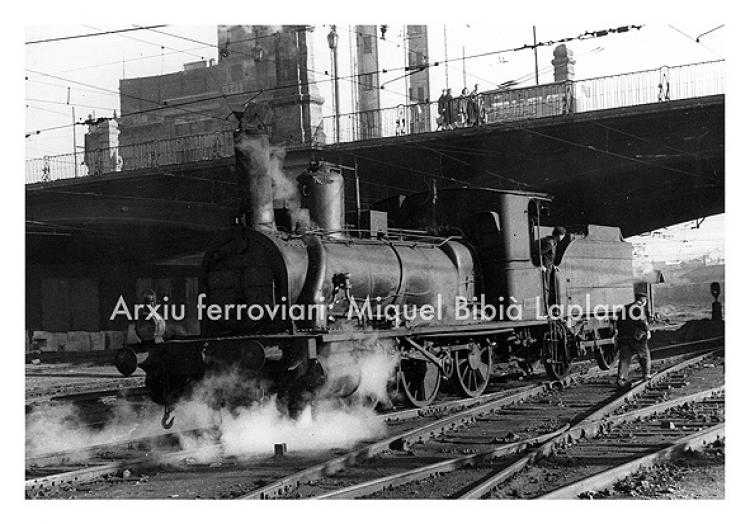 19.10.2013 Vapor al pont de Marina. Veure passar un tren sempre era un espectacle.  Barcelona -  Miquel Bibià Laplana