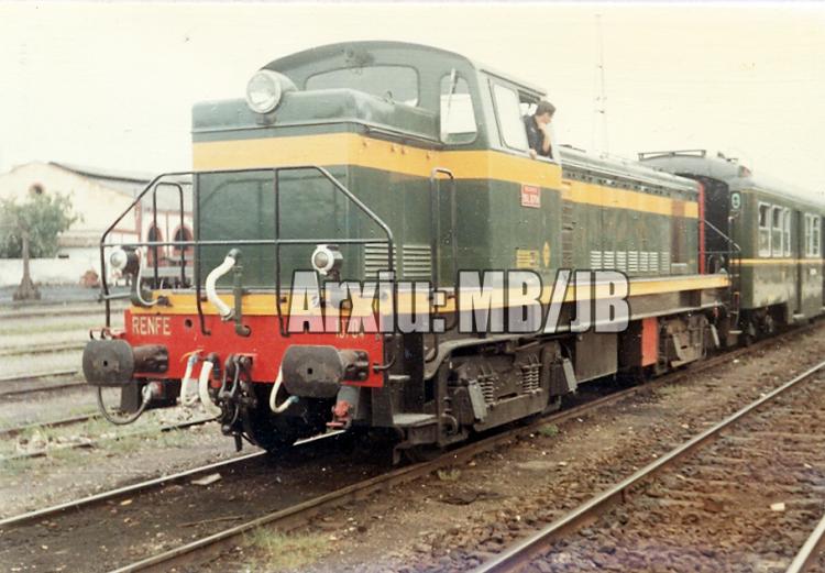 6.5.1958 Un tractor de la Renfe. Sèrie 10701-10710  Barcelona -  Miquel Bibià