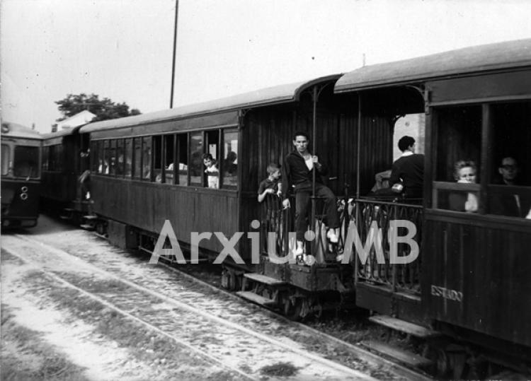 6.5.1958 Tren de via estreta a l'estació de Móstoles  Madrid -  Miquel Bibià