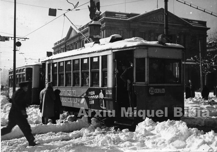 6.5.1958 El 857. El 29 en la gran nevada del 1962.  Barcelona -  Miquel Bibià