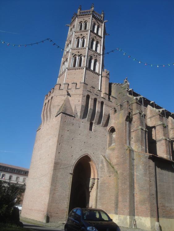 7.7.2013 Aspecte de la torre-campanar ben proper al d'una fortalesa.  Pàmies. -  Jordi Bibià