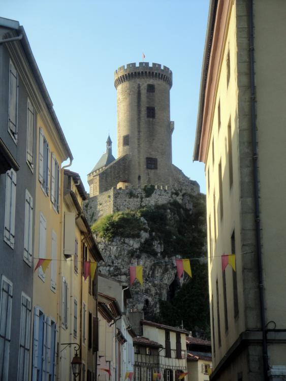7.7.2013 Vista d'una de les torres. Aquesta és la més antiga.  Foix -  Jordi Bibià