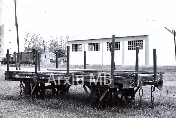 6.5.1958 El tren d'Olot. Vagó Cravens. 1893-1912.  -  Miquel Bibià