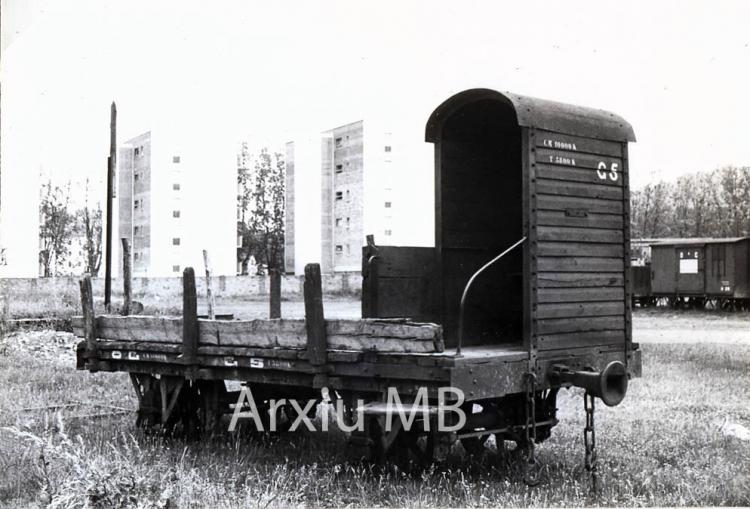 6.5.1958 El tren d'Olot. Vagó de càrrega.  -  Miquel Bibià