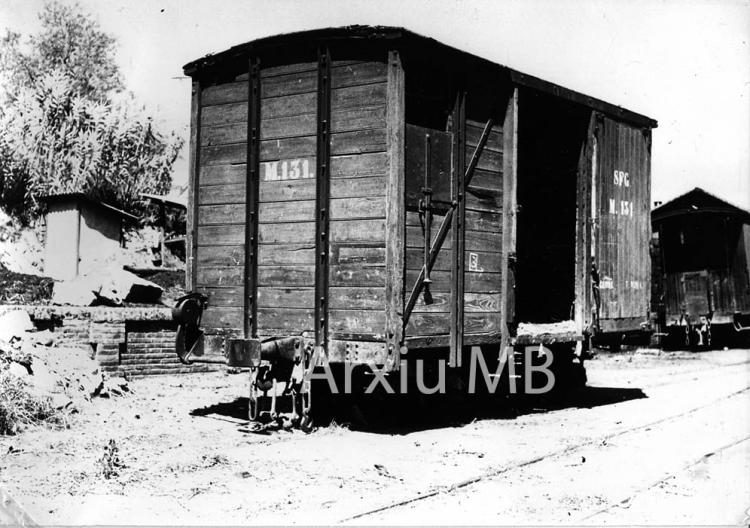 6.5.1958 El tren de Sant Feliu. Vagó de càrrega  -  Miquel Bibià