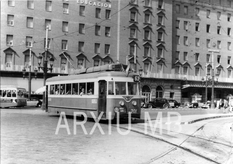 30.9.2014 El 701. A la Plaça d'Espanya.  Tranvia de Barcelona. -  Miquel Bibià