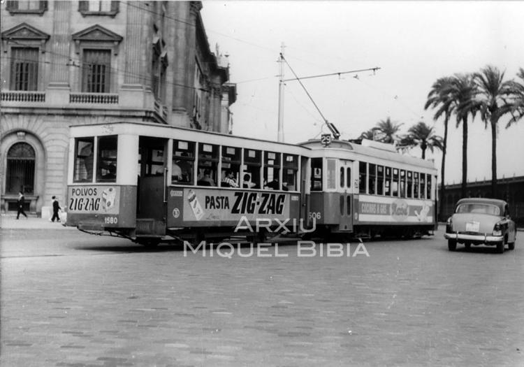 11.10.2014 El 1563. Plaça Urquinaona-Sant Adrià.  Barcelona. -  Miquel Bibià Laplana