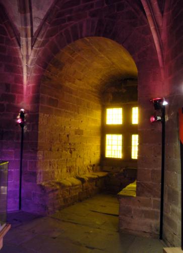 29.7.2018 Un dels espaiosos festejadors d'una de les torres.  Castell de Foix. -  Jordi Bibià