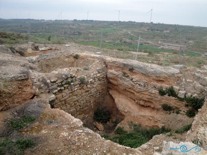 22.4.2019 Antigues sitges i cisternes del castell.  La Granadella. -  Jordi Bibià