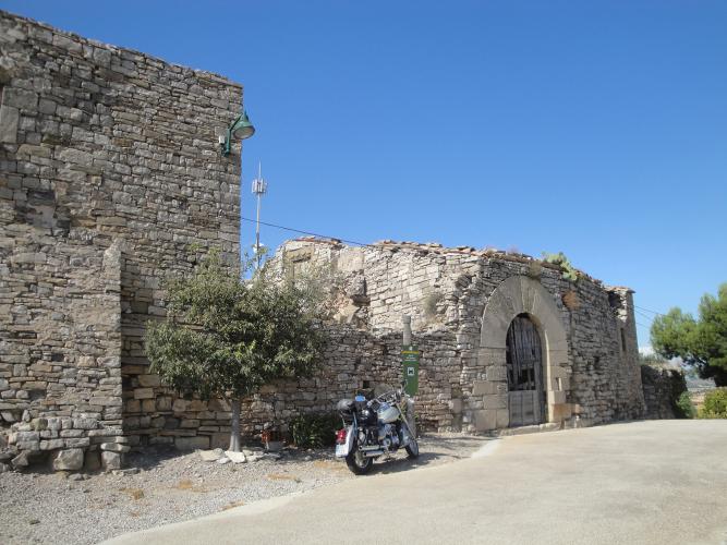 1.8.2019 Porta original de l'accès al castell.  Granyena de Segarra. -  Jordi Bibià