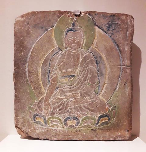 9.9.2019 Estela votiva amb el Buda històric. Tibet s. XX.  Al Museu de les Cultures del Món. -  Jordi Bibià