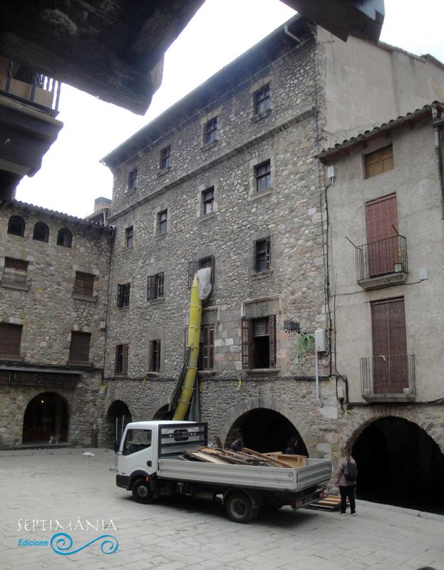 30.5.2021 La casa dels Foix.  Pl. de Galceran de Pinós -  J. Bibià