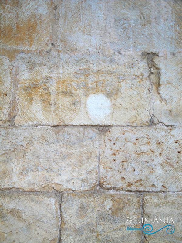 04.12.2021 Grafit representant el llinatge dels Pinós. Al claustre de Santes Creus.  Santes Creus -  J. Bibià