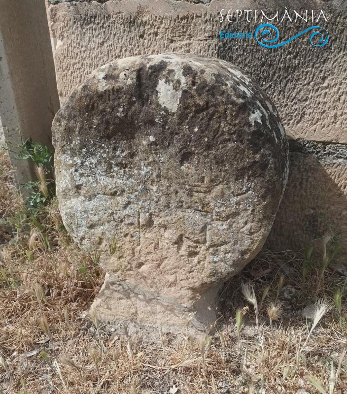 4.5.2023 Estela funerària.  Monestir de Les Avellanes -  J. Bibià