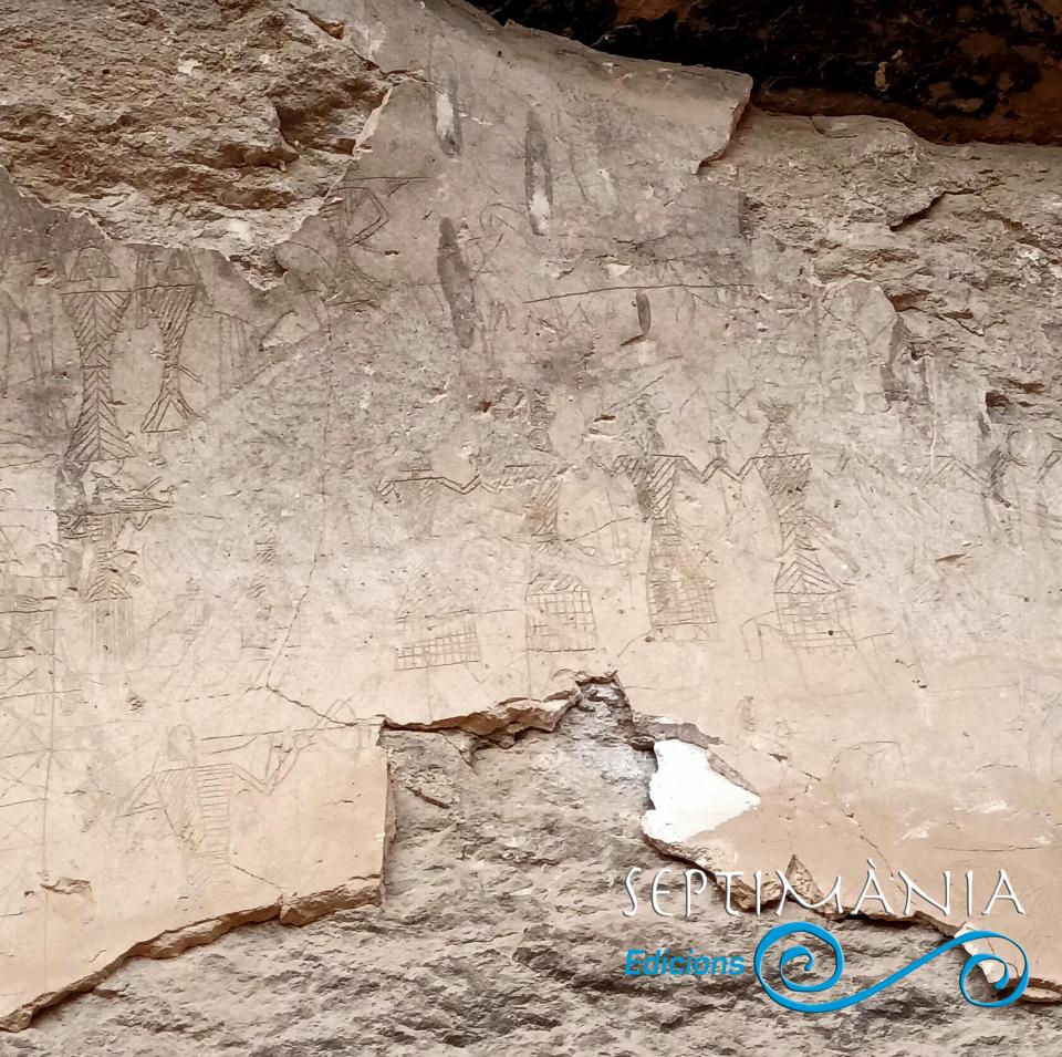 Grafits d'Oroners. A la part superior esquerra, una parella de figures als seus peus un músic amb un instrument de corda i, sota d'aquest, un ballester. A la dreta, diferents figures ballant una mena de sardana frontal sostenint diferents objectes com són una creu i una flor de lis. A l'alçada del cap, entre la tercera i la quarta figura, un estel de cinc puntes, el qual torna a ser representat en la part central de la foto. 9.4.2024 Grafits d'Oroners. A la part superior esquerra, una parella de figures als seus peus un músic amb un instrument de corda i, sota d'aquest, un ballester. A la dreta, diferents figures ballant una mena de sardana frontal sostenint diferents objectes com són una creu i una flor de lis. A l'alçada del cap, entre la tercera i la quarta figura, un estel de cinc puntes, el qual torna a ser representat en la part central de la foto. Castell d'Oroners. A la Noguera. - J. Bibià