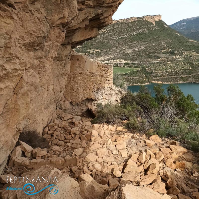 10.4.2024 Vista del castell des de la segona part dels habitatges.  Castell d'Oroners. -  J. Bibià