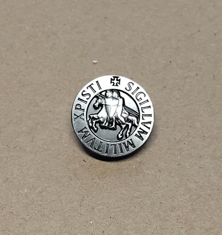 Pin amb el segell de l'orde dels templers